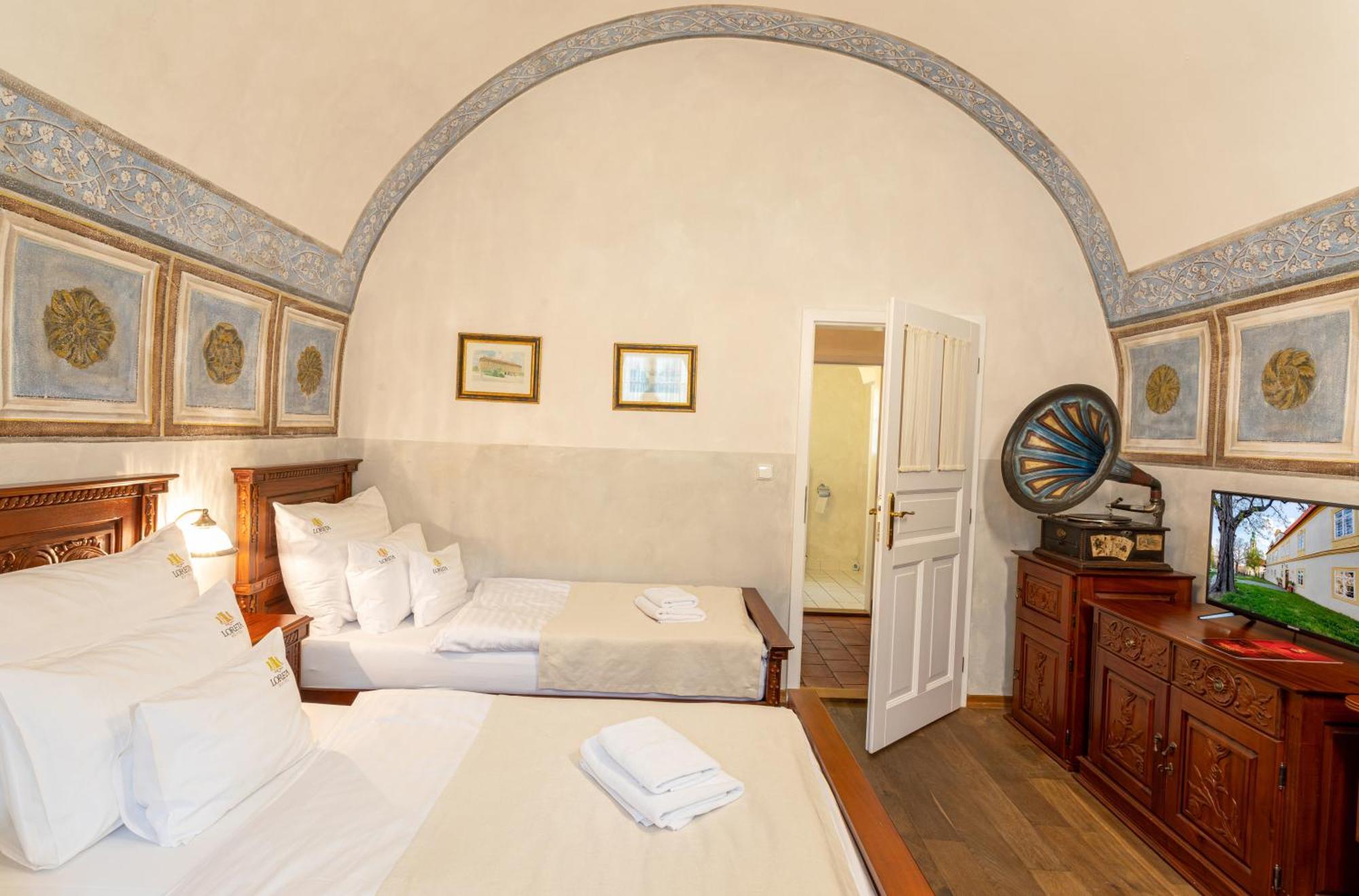 פראג Loreta Hotel מראה חיצוני תמונה
